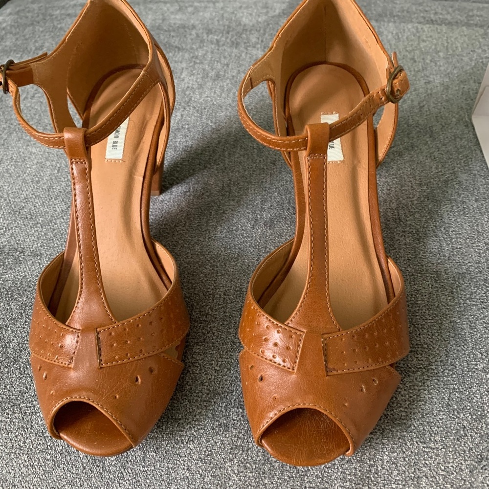 Kimchi Blue Nolita T-straps